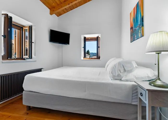 Myrtillo I Luxury Traditional House